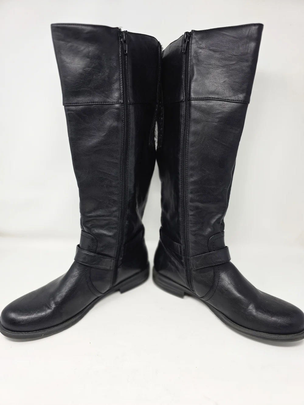 BareTraps cessa women